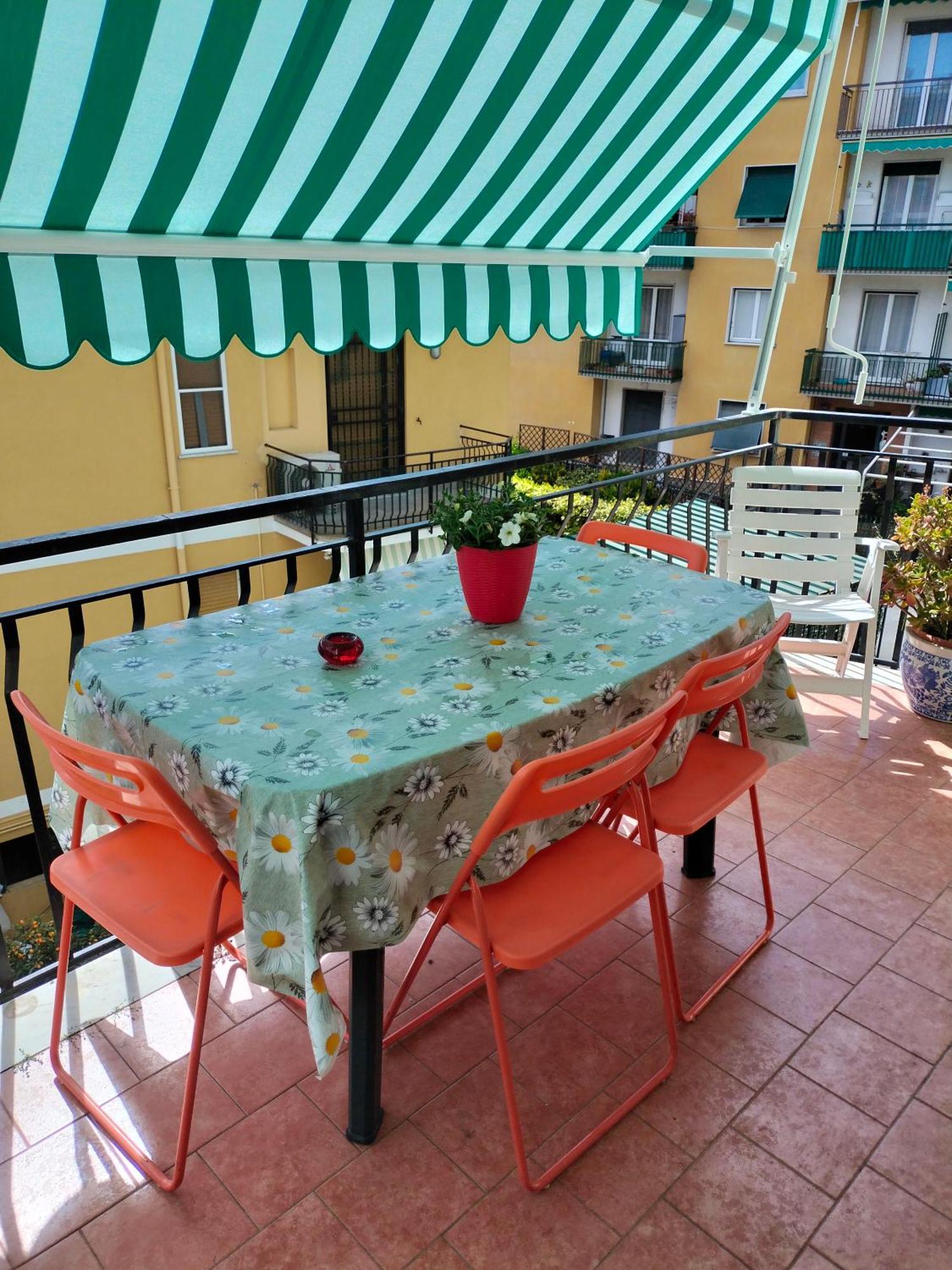 Yellow Submarine Freeparking Petfriendly Rapallo Exterior photo